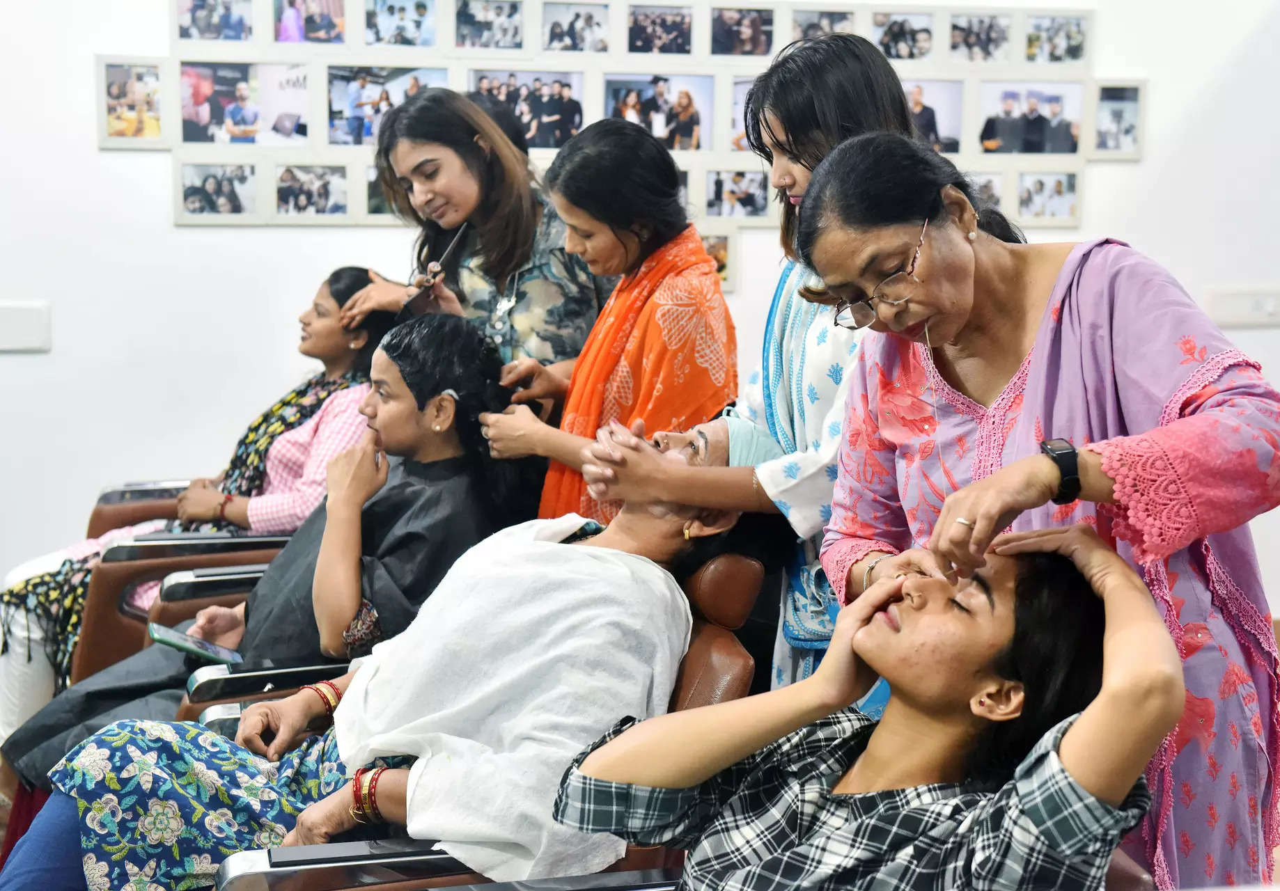 
To protect women, UP panel recommends restricting men from interacting with women at salons and tailor shops
