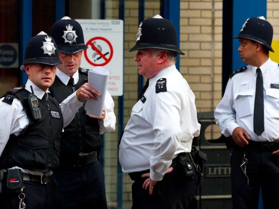 Why Cops In Britain And New Zealand Don't Carry Guns | Business Insider ...