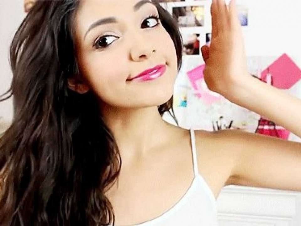 Youtube Star Bethany Mota Explains Why She Was So Excited To Read The First Mean Comment Left On