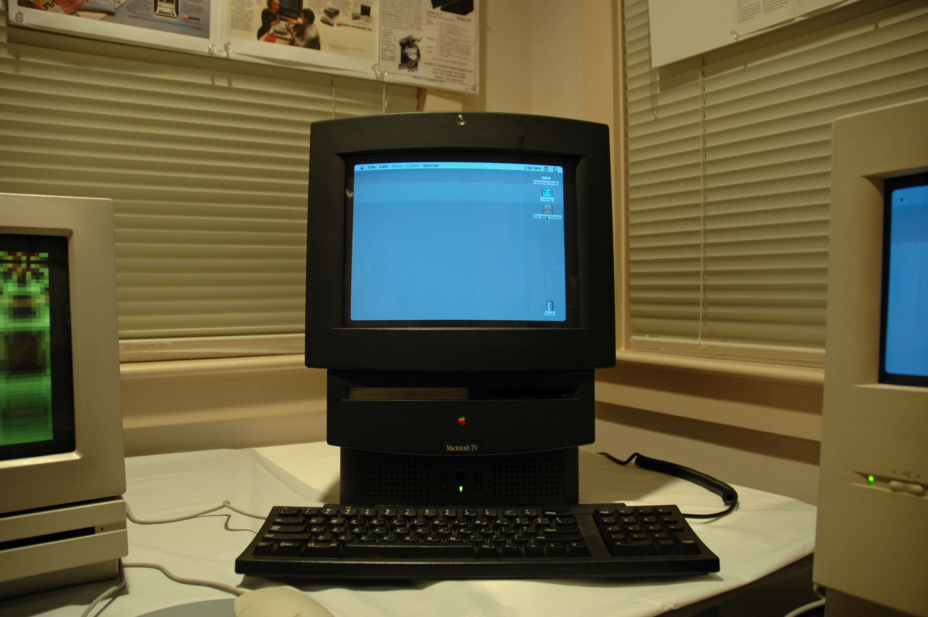 Tv computer. Apple Macintosh TV. Компьютер Macintosh 1993. Macintosh TV 1993. Макинтош телевизоры.