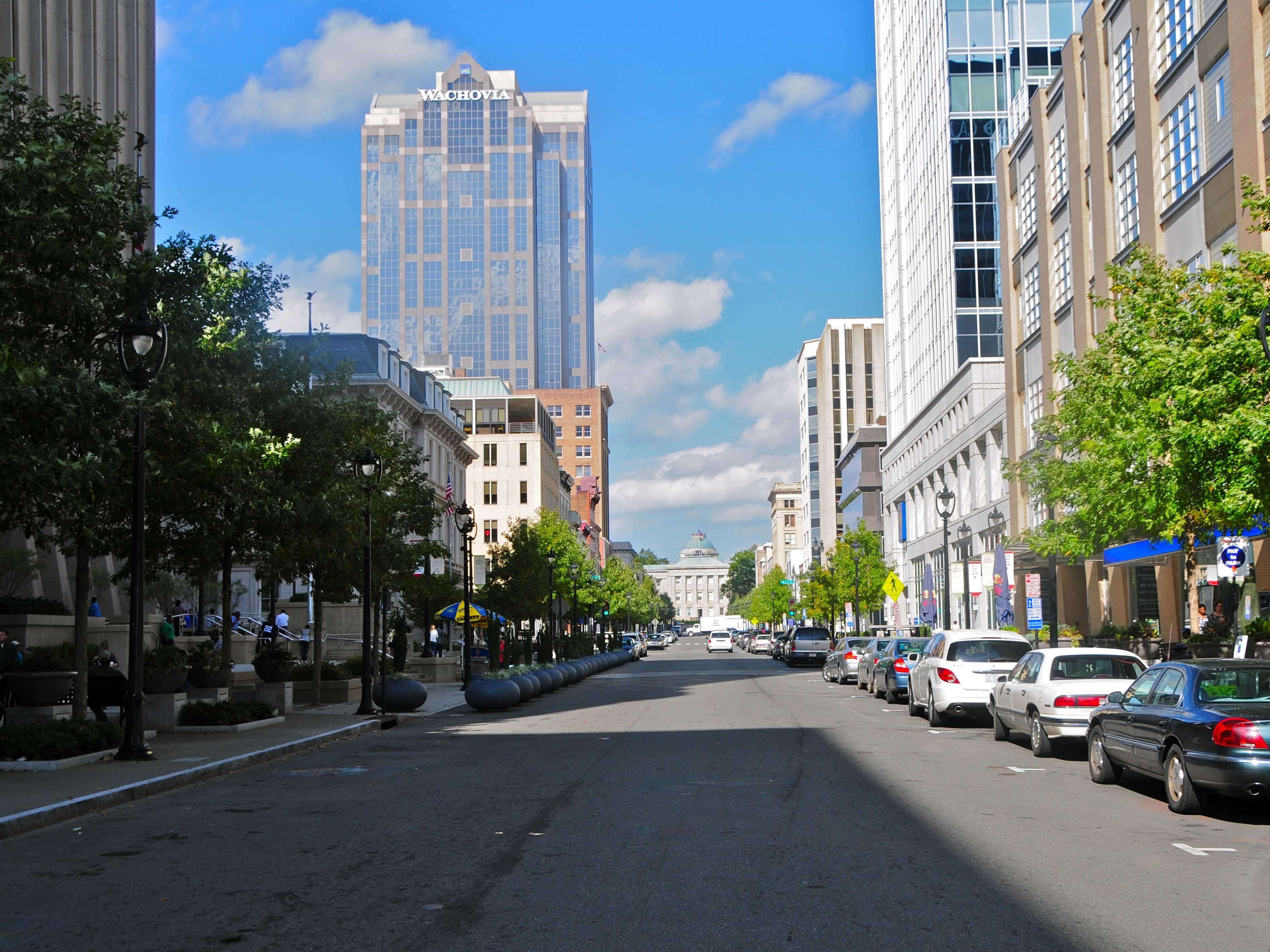 Роли сша. Северная Каролина Raleigh. Город роли Северная Каролина. Raleigh город в США. Роли и Дарем штат Северная Каролина.