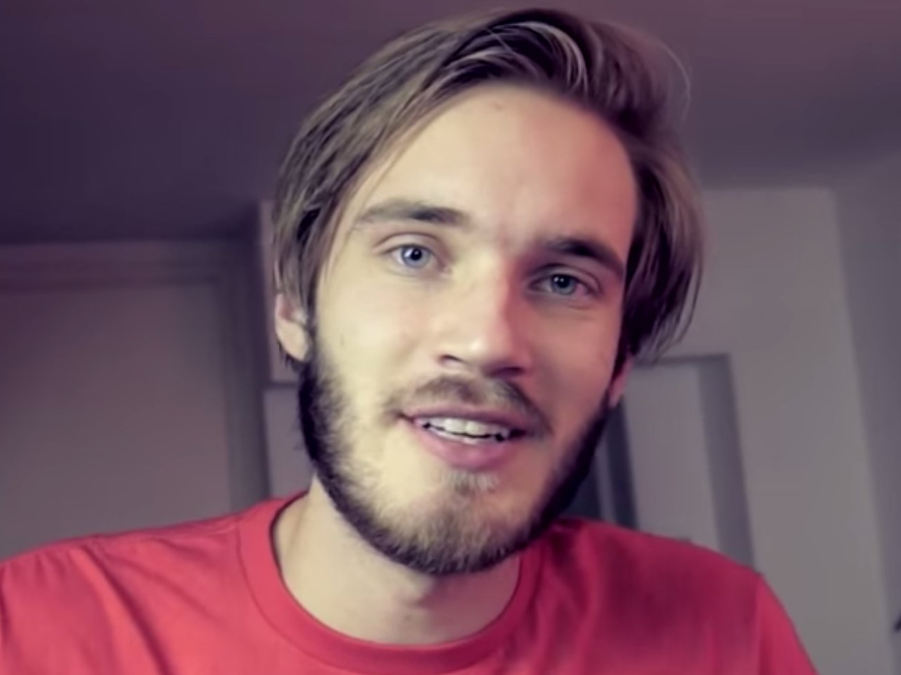 В себе блоггер ютуб. Блоггер ПЬЮДИПАЙ. PEWDIEPIE 2014.