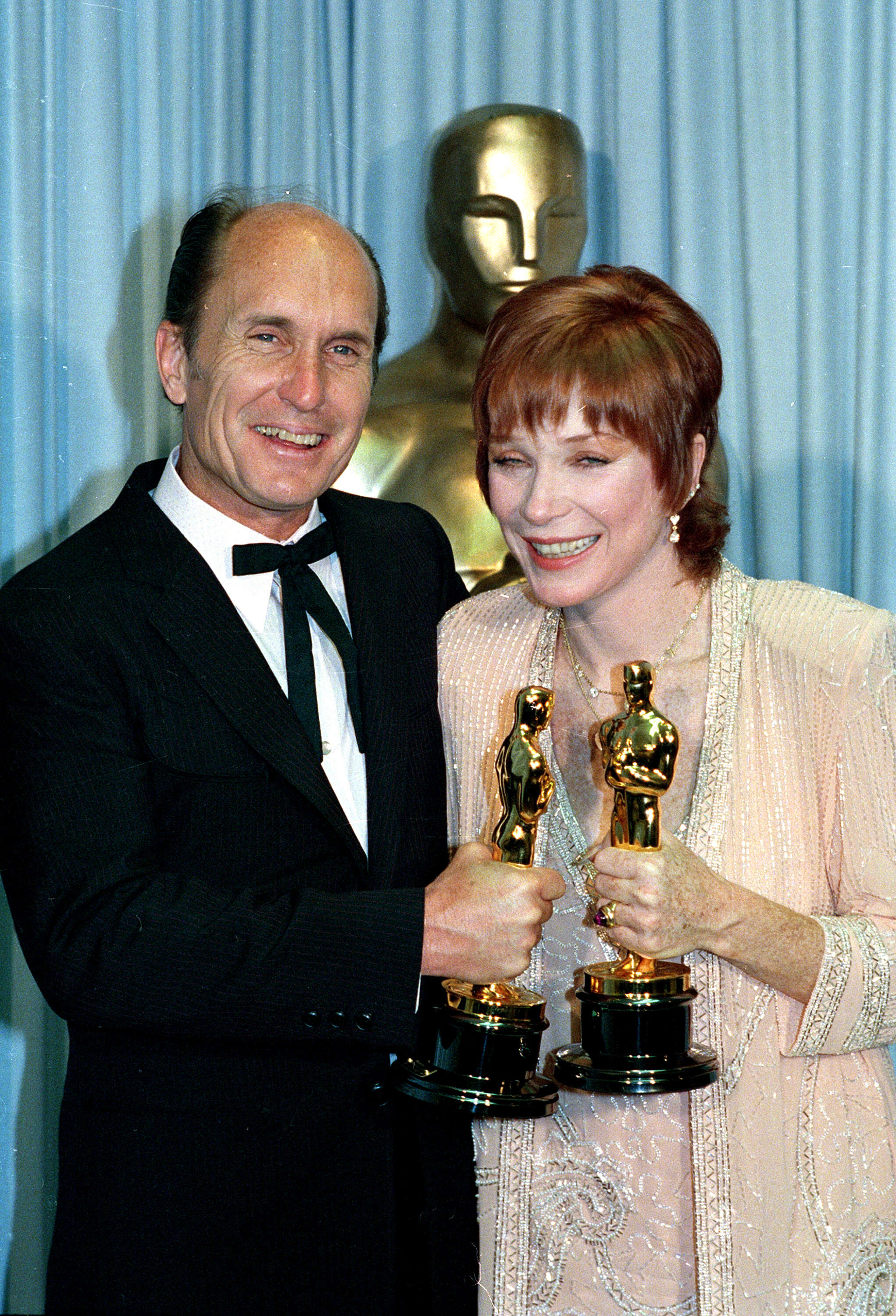 Shirley MacLaine blended professionalism and celebratory elegance in ...