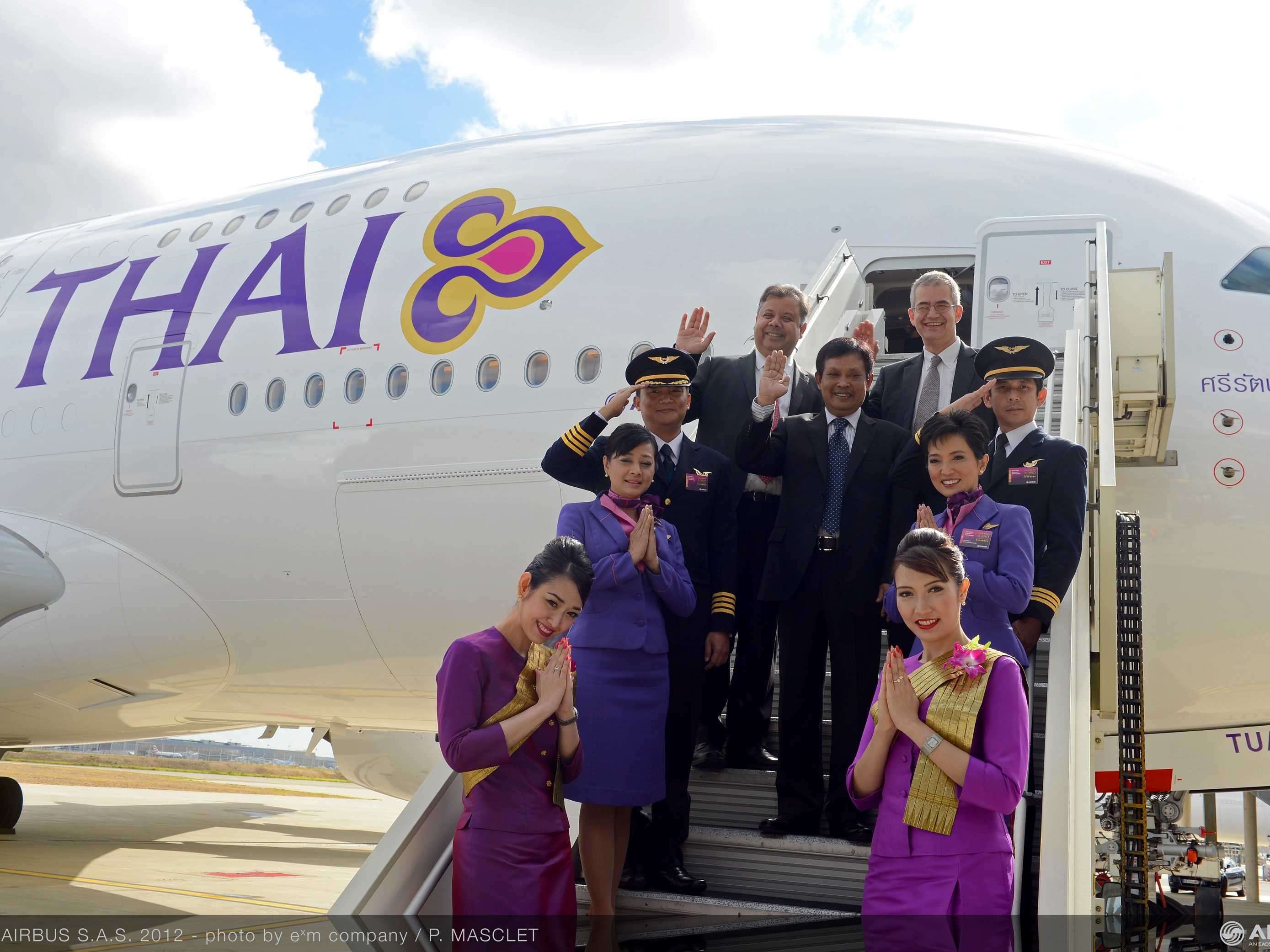 Авиаперелет в тайланд. Авиакомпания Тай Эйрвейз. Thai Airways бортпроводники. Авиакомпания тайские авиалинии. Thai Airways самолеты.