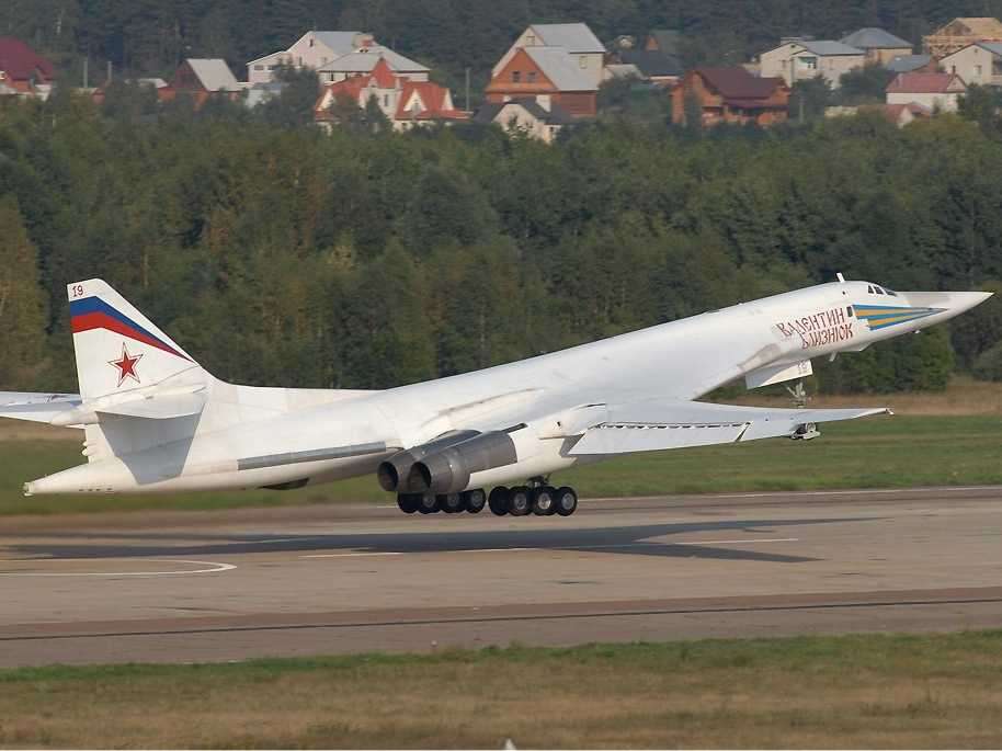 Russia's Version Of The US B1 Bomber, The Tupolev Tu-160M Is Also Being ...