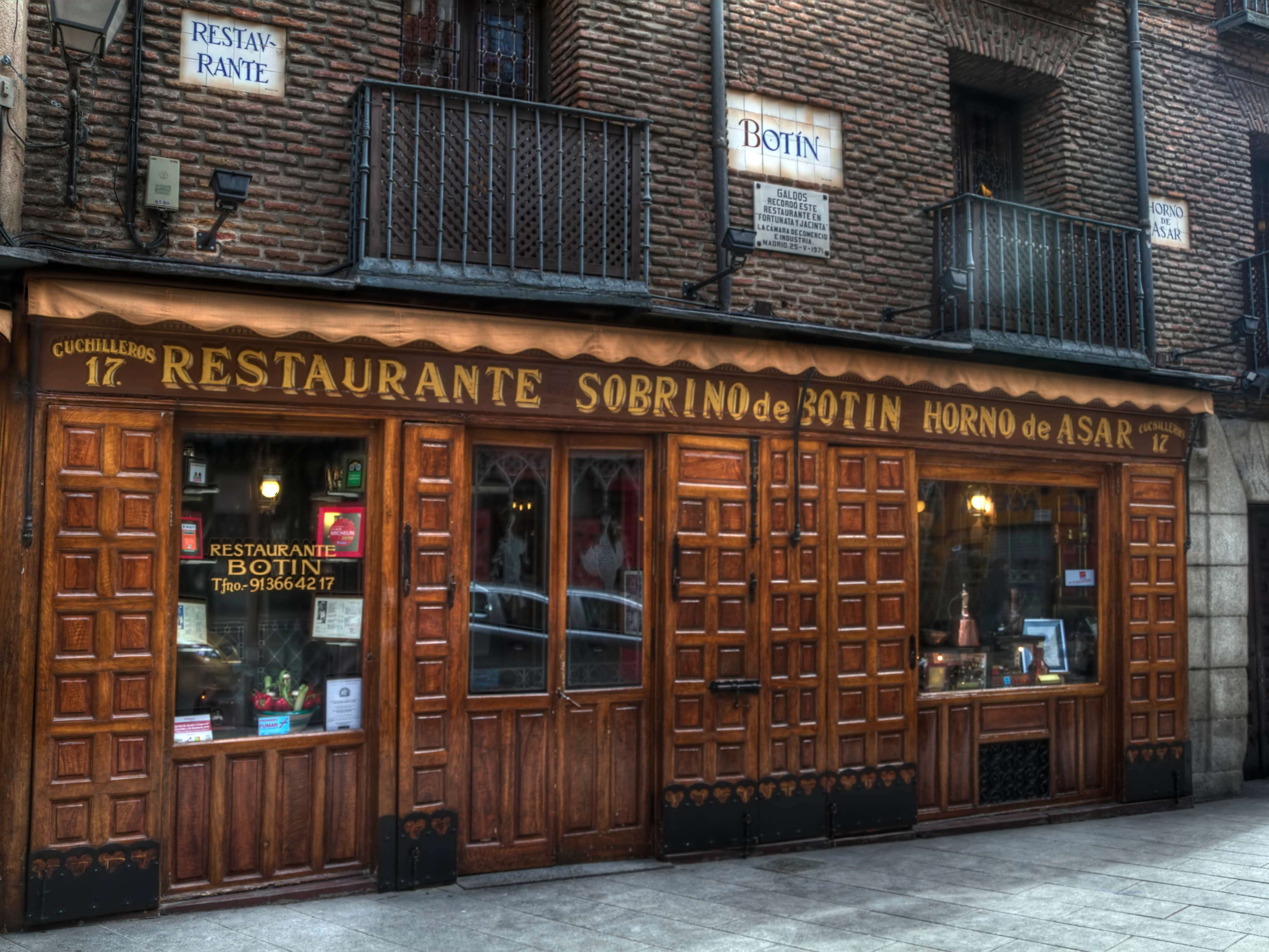 WORLD S OLDEST RESTAURANT You Can Still Dine At The World S Oldest   Worlds Oldest Restaurant You Can Still Dine At The Worlds Oldest Restaurantrestaurante Botnlocated In Madrid Spain Created In 1725 It Still Maintains Its Original 18th Century Interiors And Firewood Oven Today  