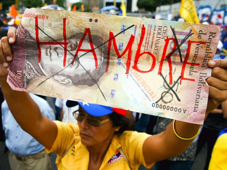 Venezuelas Currency Is Now So Worthless That People Are Using It As Napkins Business Insider 1241