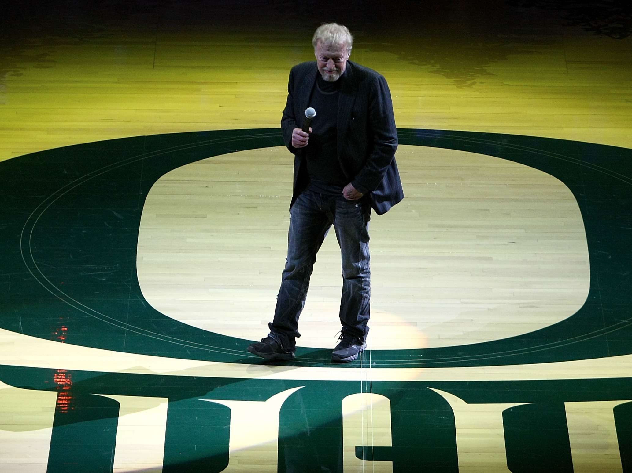 Phil Knight was born on February 24, 1938. He ran track at ... - 2067 x 1550 jpeg 261kB