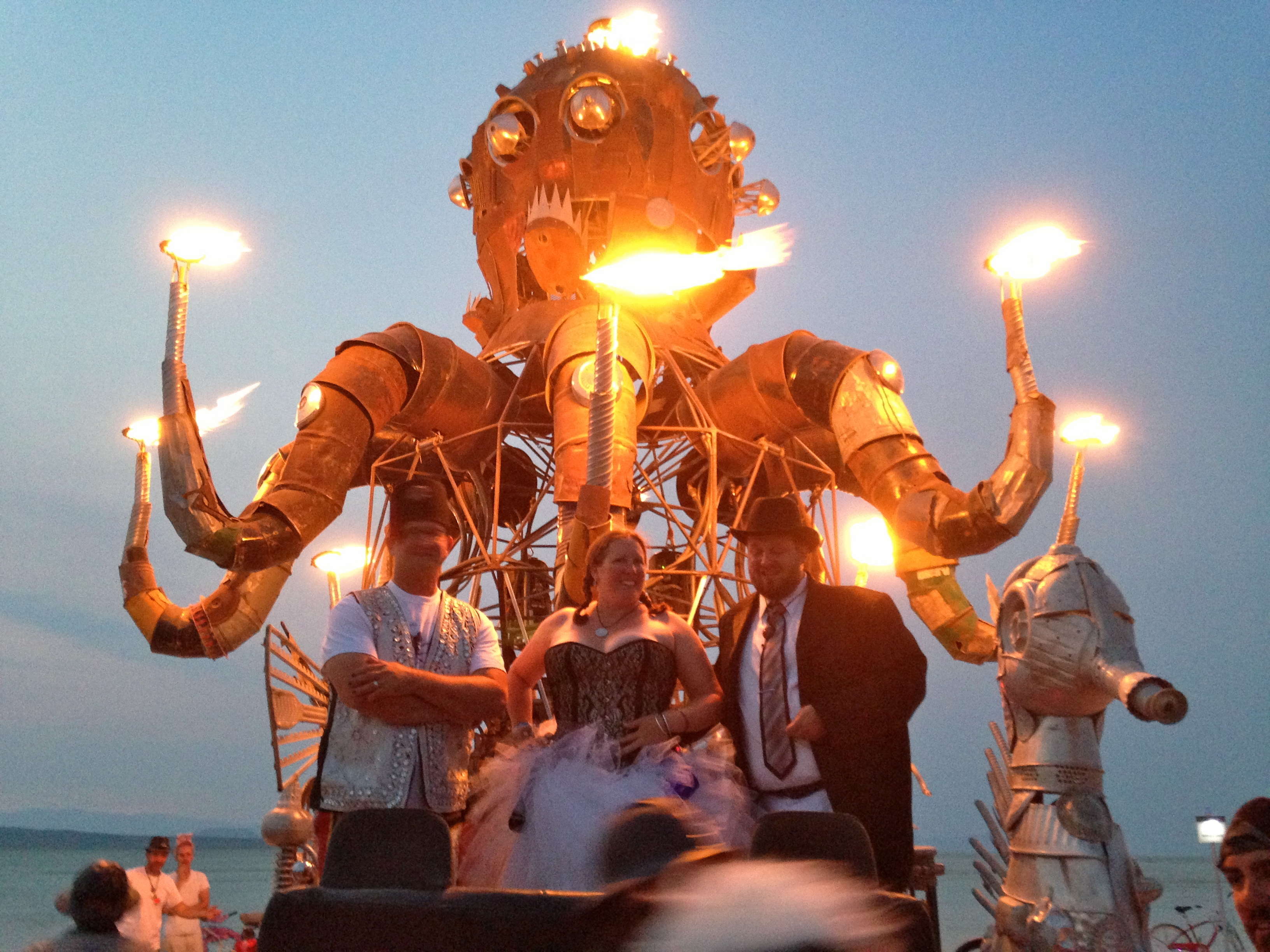 Горящий человек. Фестиваль «горящий человек» (Burning man, Black Rock Desert). Burning man 2016 фото. Бернинг Мэн горит. Burning man 2022 людей горящих.