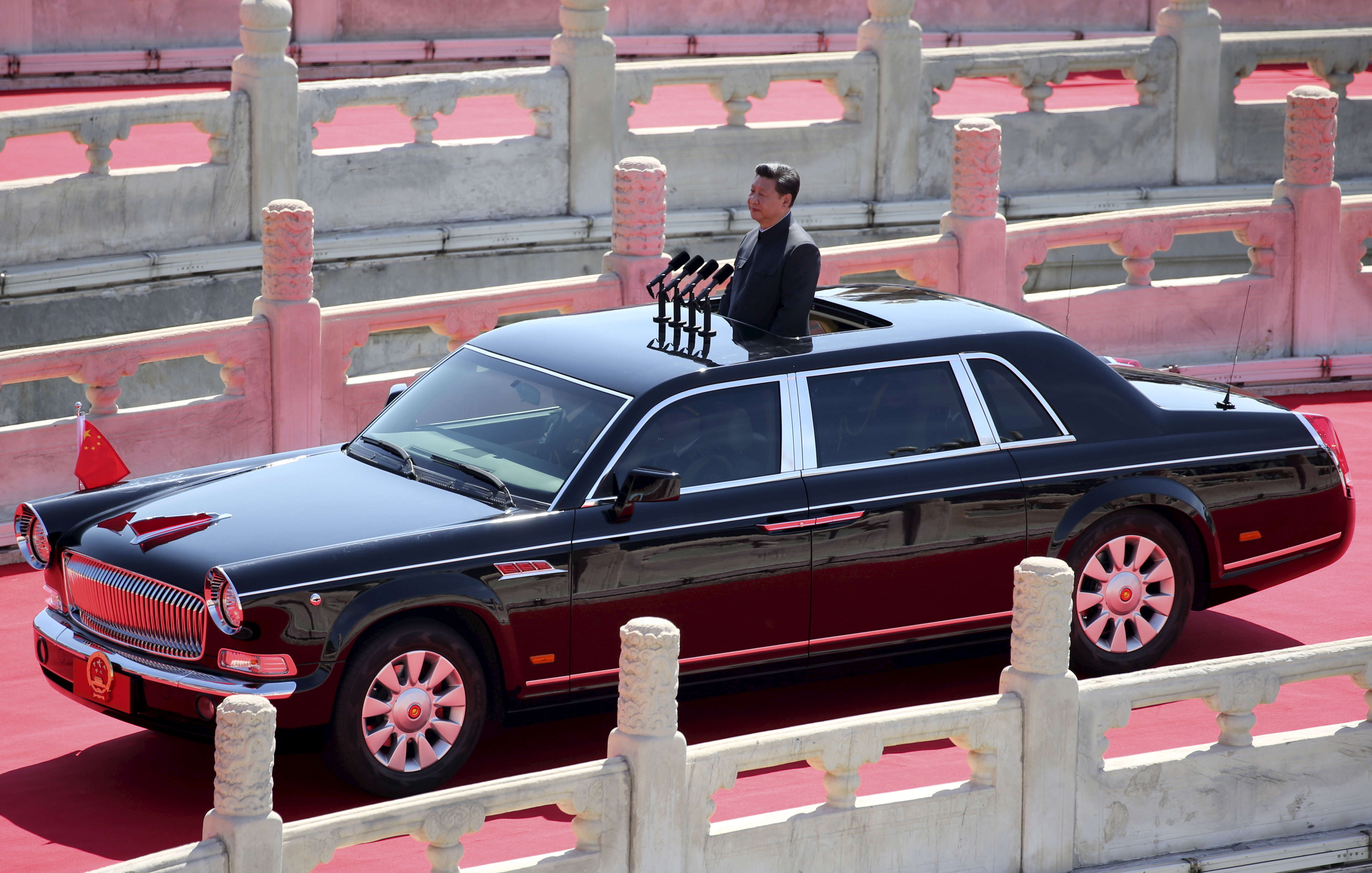 Автомобиль президента китая. Hongqi l5 си Цзиньпин. Си Цзиньпин кортеж. Хунци лимузин си Цзиньпин. Машина си Цзиньпина.