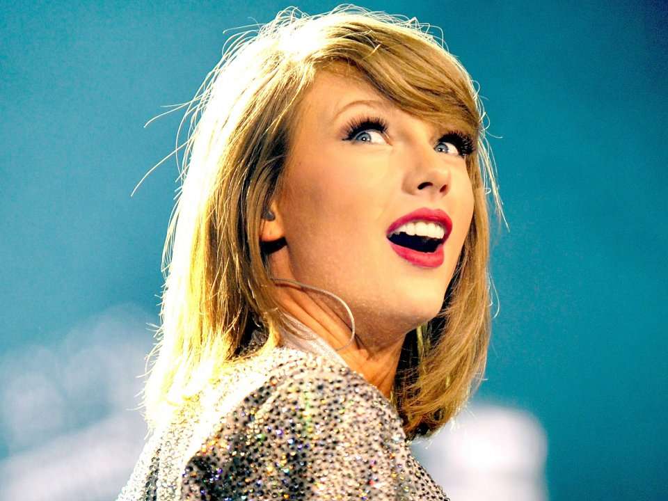 taylor-swift-just-won-her-first-emmy-business-insider-india