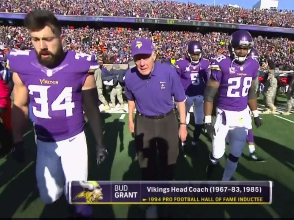 Legendary 88-year-old Vikings coach loses jacket for coin toss