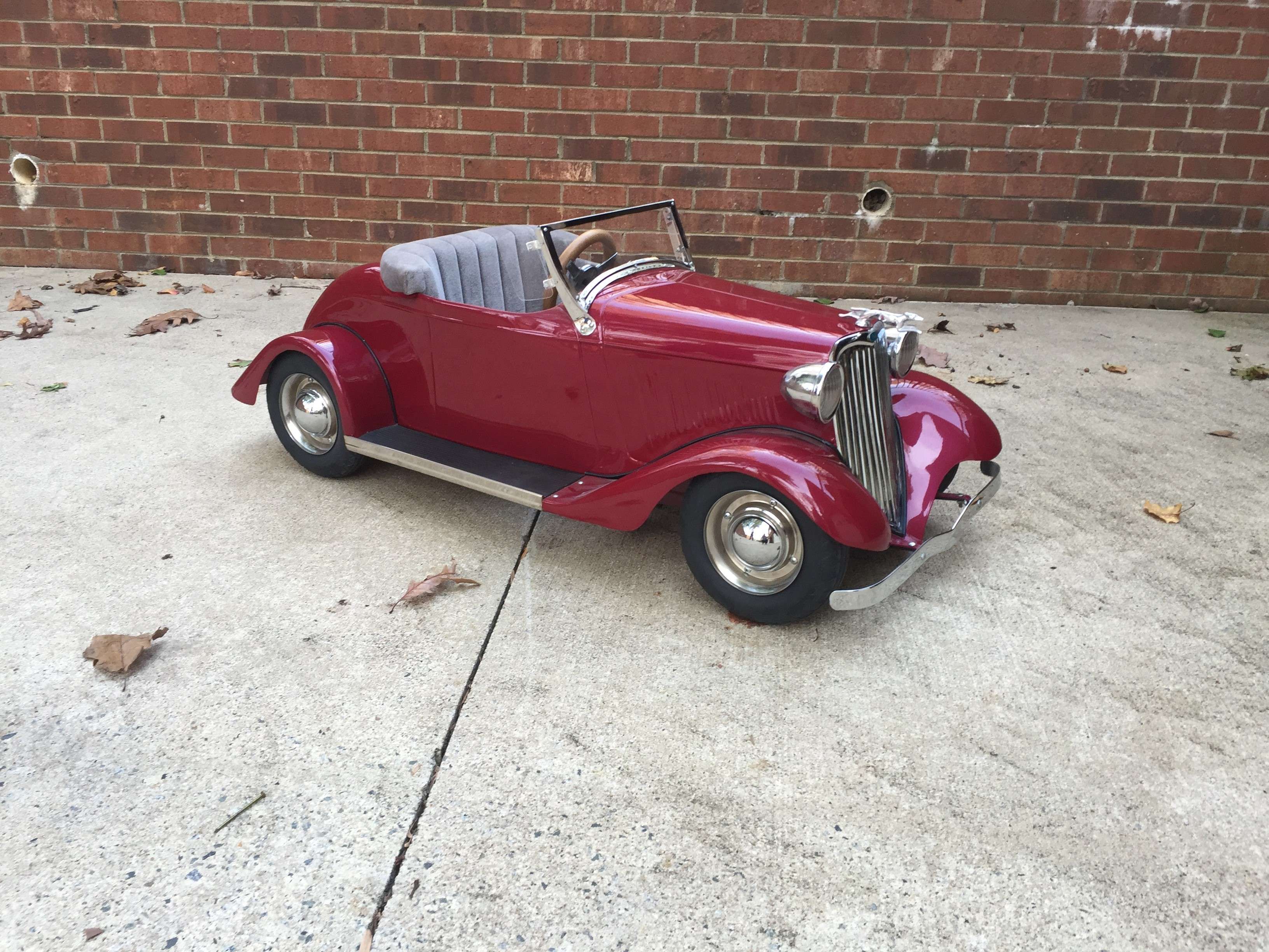 deluxe roadster pedal car