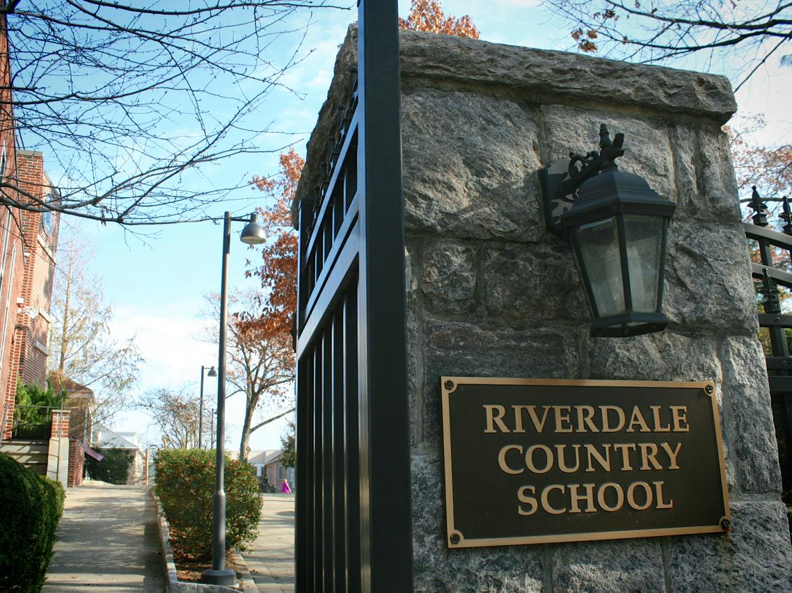 Country school. Ривердейл Бронкс Нью-Йорк США. Riverdale Country School. Ривердейл Бронкс город. Сити Кантри скул.