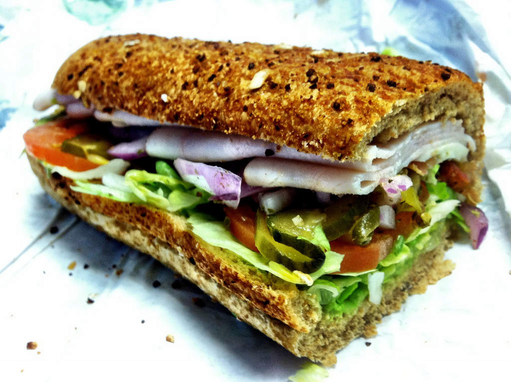 subway-6-inch-turkey-breast-sub-no-cheese-add-avocado-340