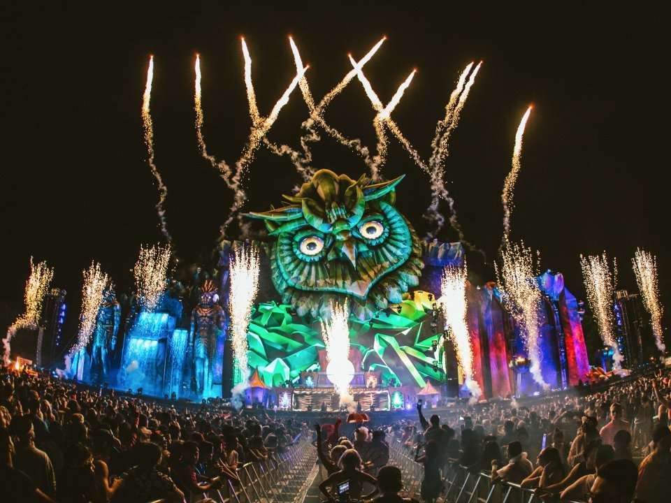 What it's like to attend Electric Daisy Carnival, one of America's ...