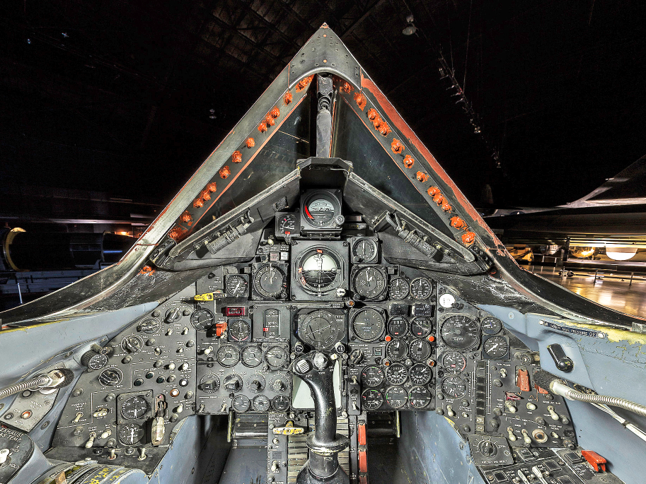 Step inside the cockpit of the legendary SR-71 Blackbird | Business ...