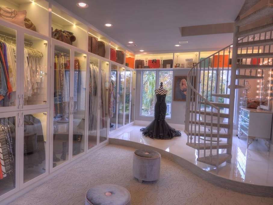 https://www.businessinsider.in/photo/53088579/See-inside-the-Houston-home-with-the-largest-closet-in-America-which-cost-500000-to-build.jpg