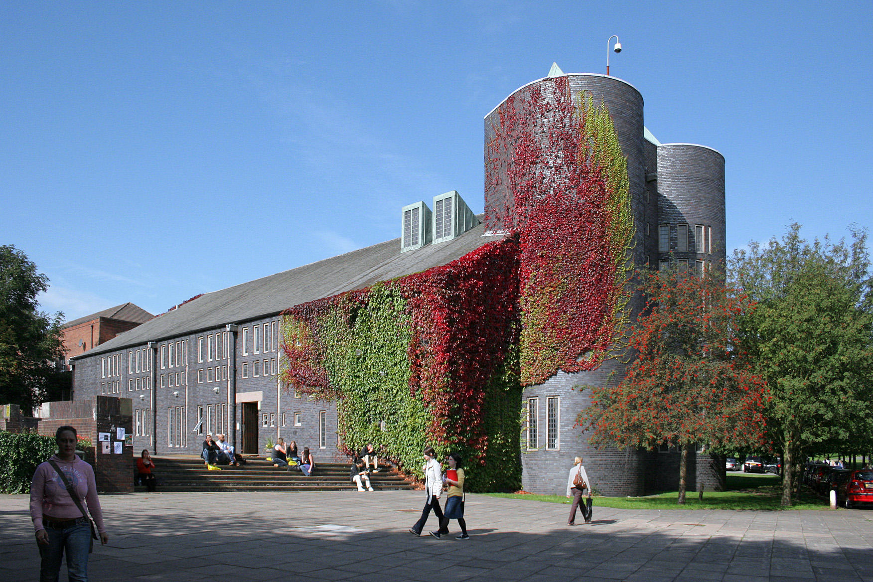 Near university. Cardiff University Campus. Keele University. Chapel of Cardiff.