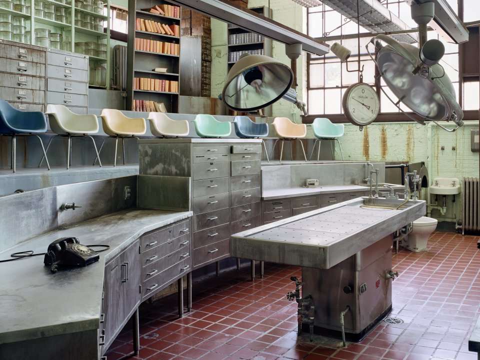 13 eerie photos that take you inside America's abandoned mental ...