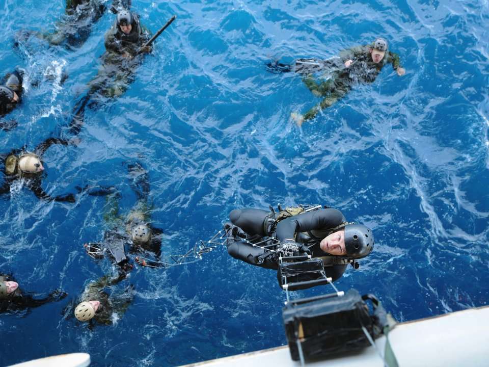 Here's the technique Navy SEALs use to swim for miles without getting