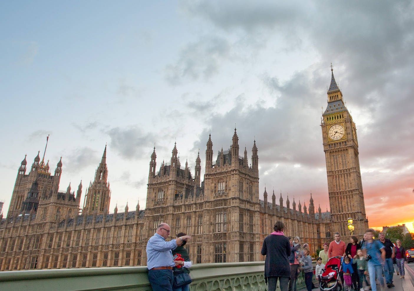 Time in london. Лондон сейчас. Фото Лондона сейчас. Время в Лондоне. Лондон сегодня фото.