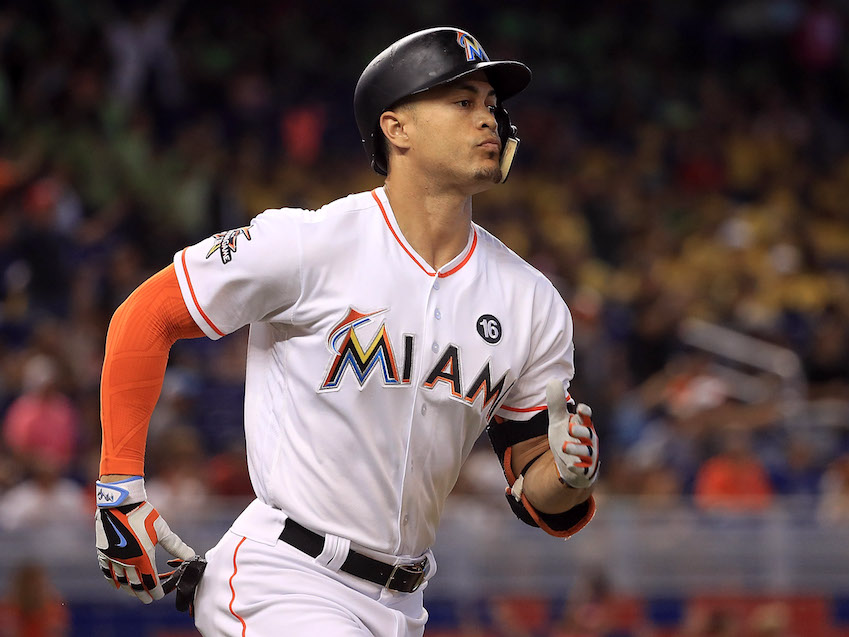 Giancarlo Stanton hits 200th career home run