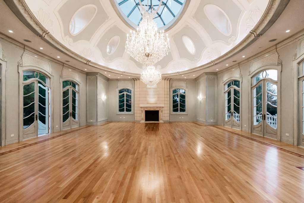 there-s-also-a-3-000-square-foot-ballroom-that-rivals-professional