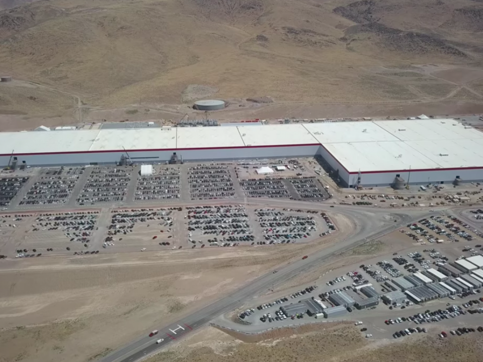 New Drone Footage Shows Just How Huge Tesla's Gigafactory Really Is ...