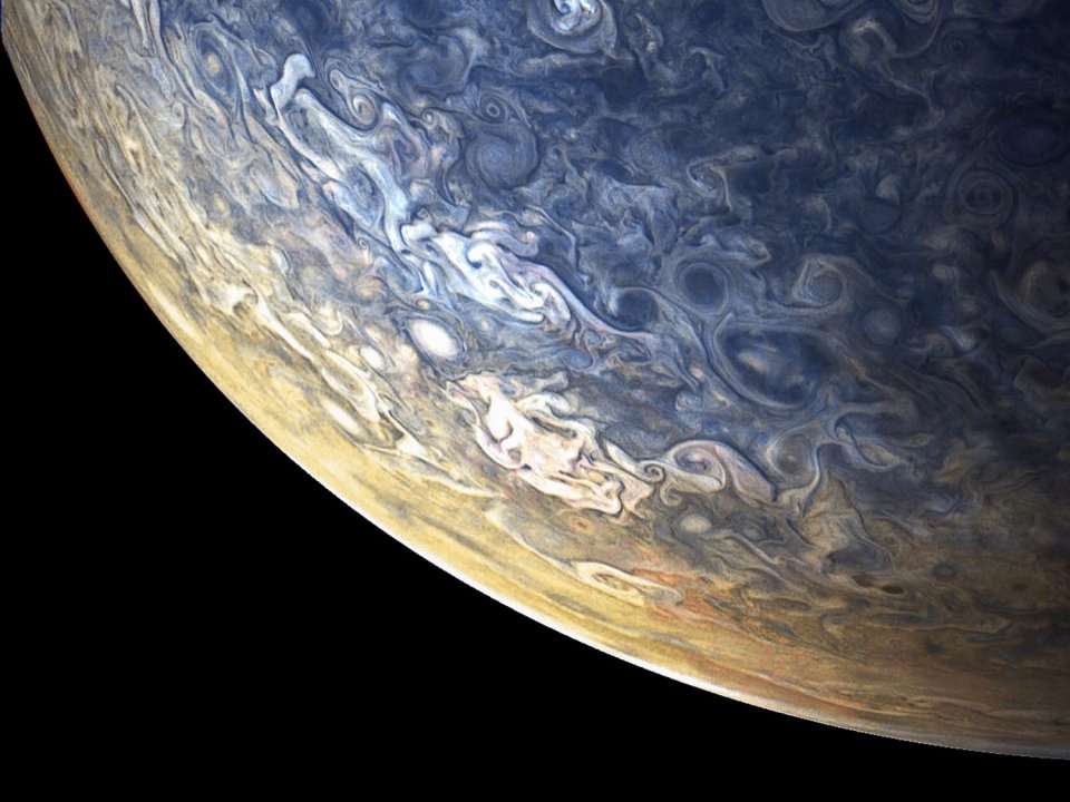 NASA's 1 billion Jupiter probe just sent back stunning new photos of the gas giant Business