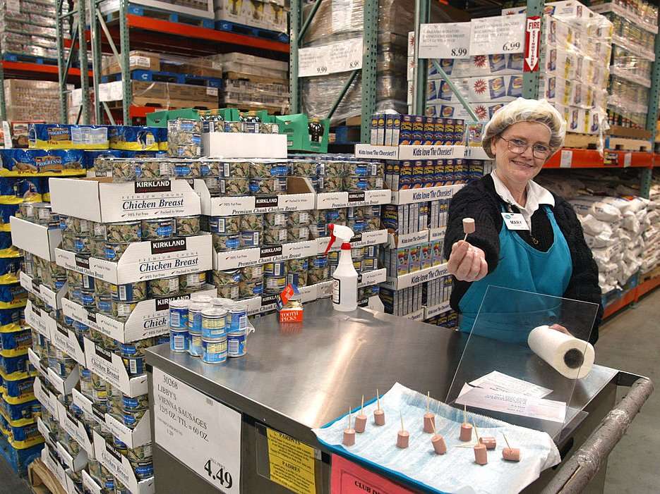 People Are Obsessed With Costco S Free Samples But It S Actually A   People Are Obsessed With Costcos Free Samples But Its Actually A Brilliant Business Strategy 