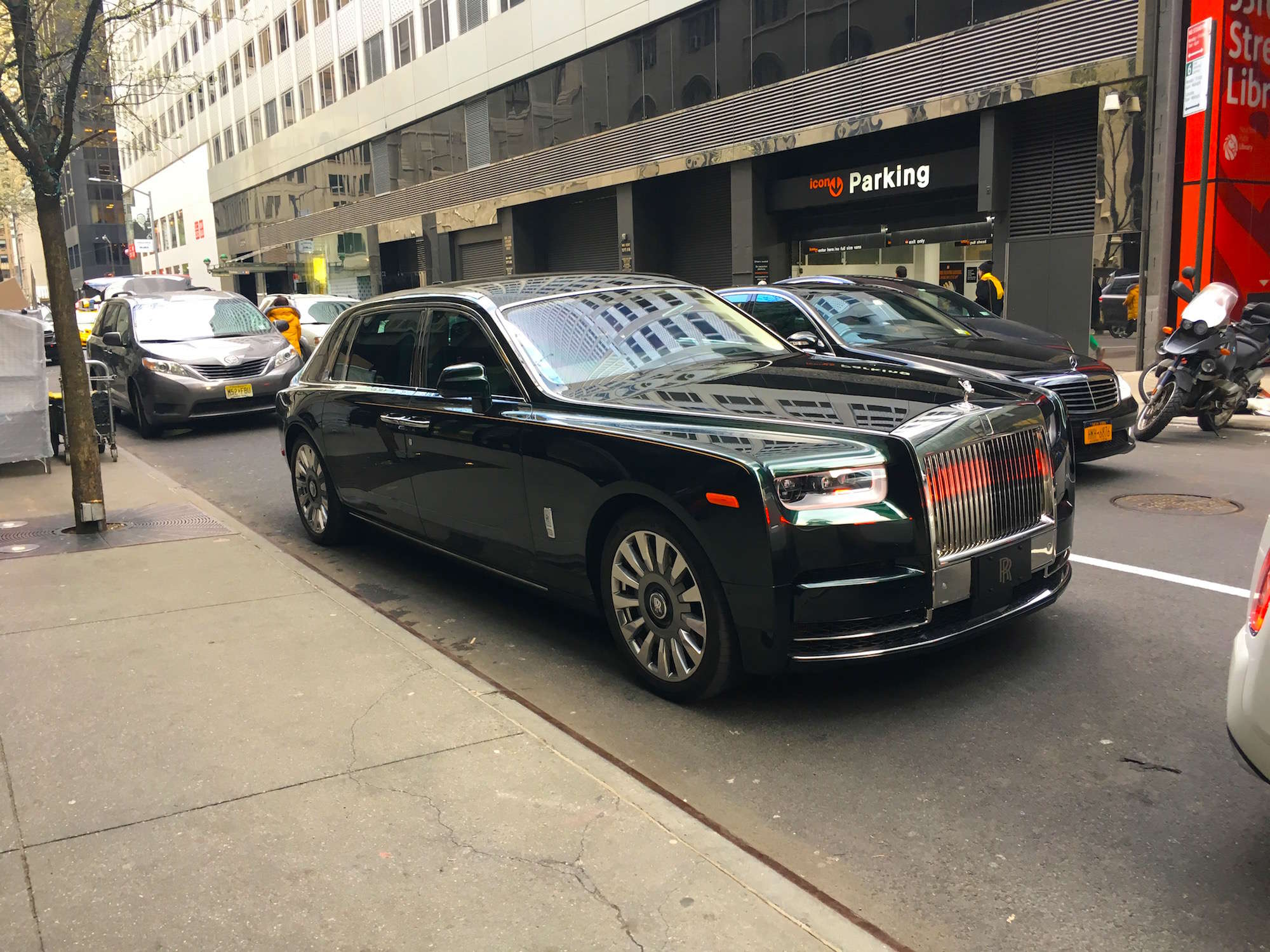 Rolls-Royce Phantom Review: The End of the Era of Opulence - Bloomberg