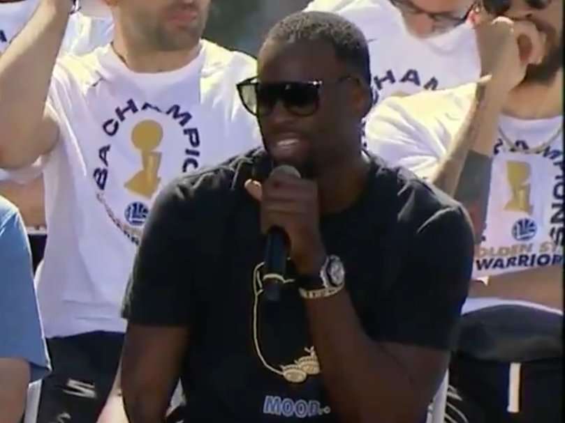 Draymond Green Once Again Trolled Lebron James At The Warriors Championship Parade Business 