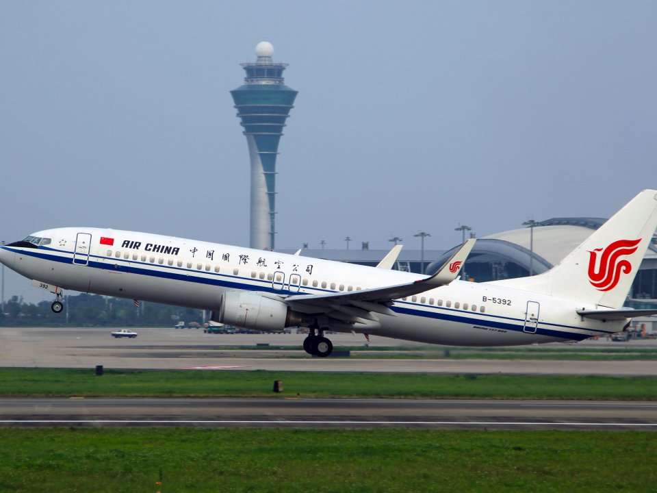 an-air-china-pilot-accidentally-cut-off-oxygen-to-its-passengers-while