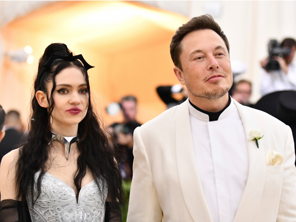 それはelon Muskとgrimesがinstagramとtwitterでお互いに続いているようです