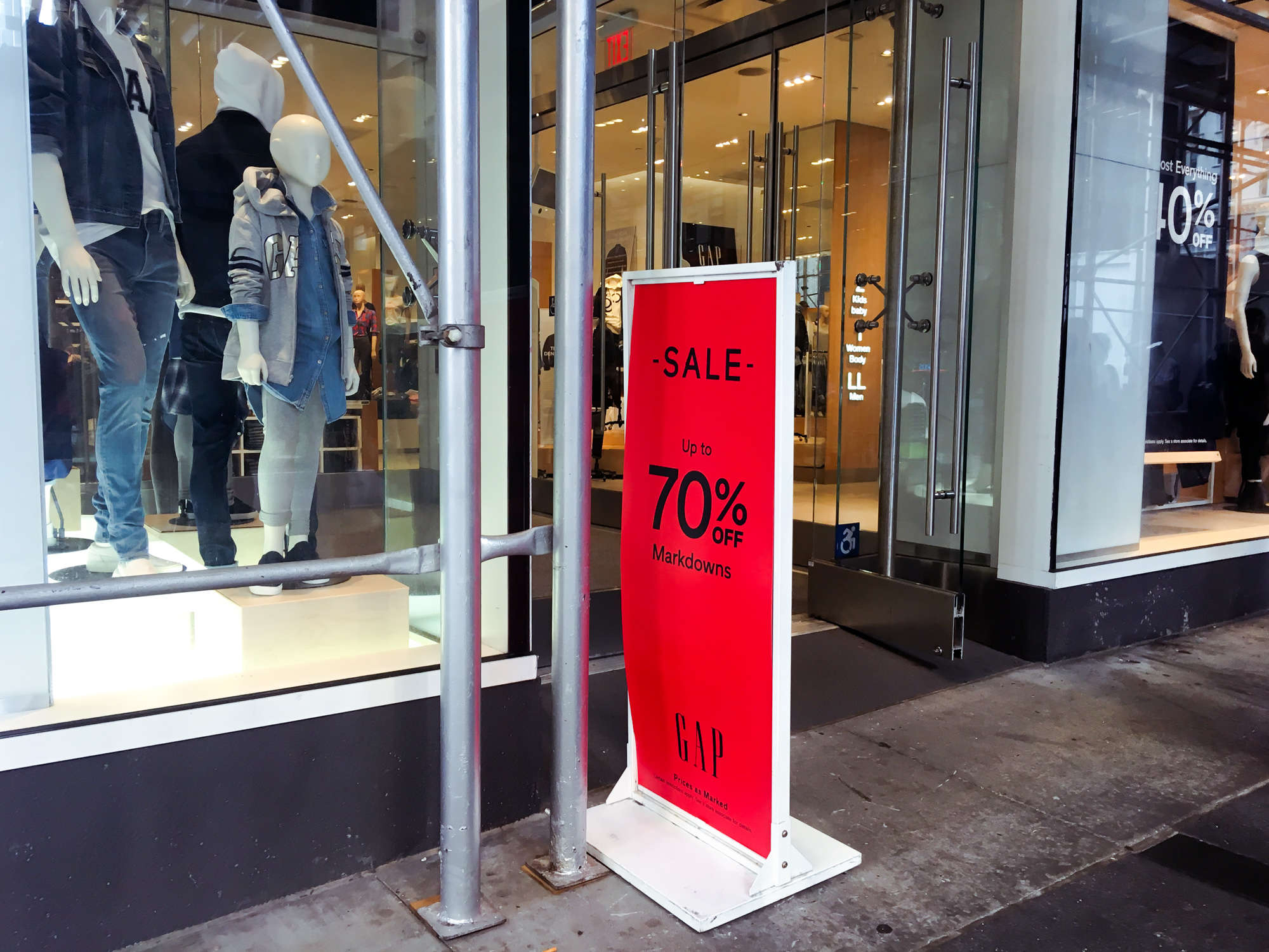 Gap 40 shop off sale