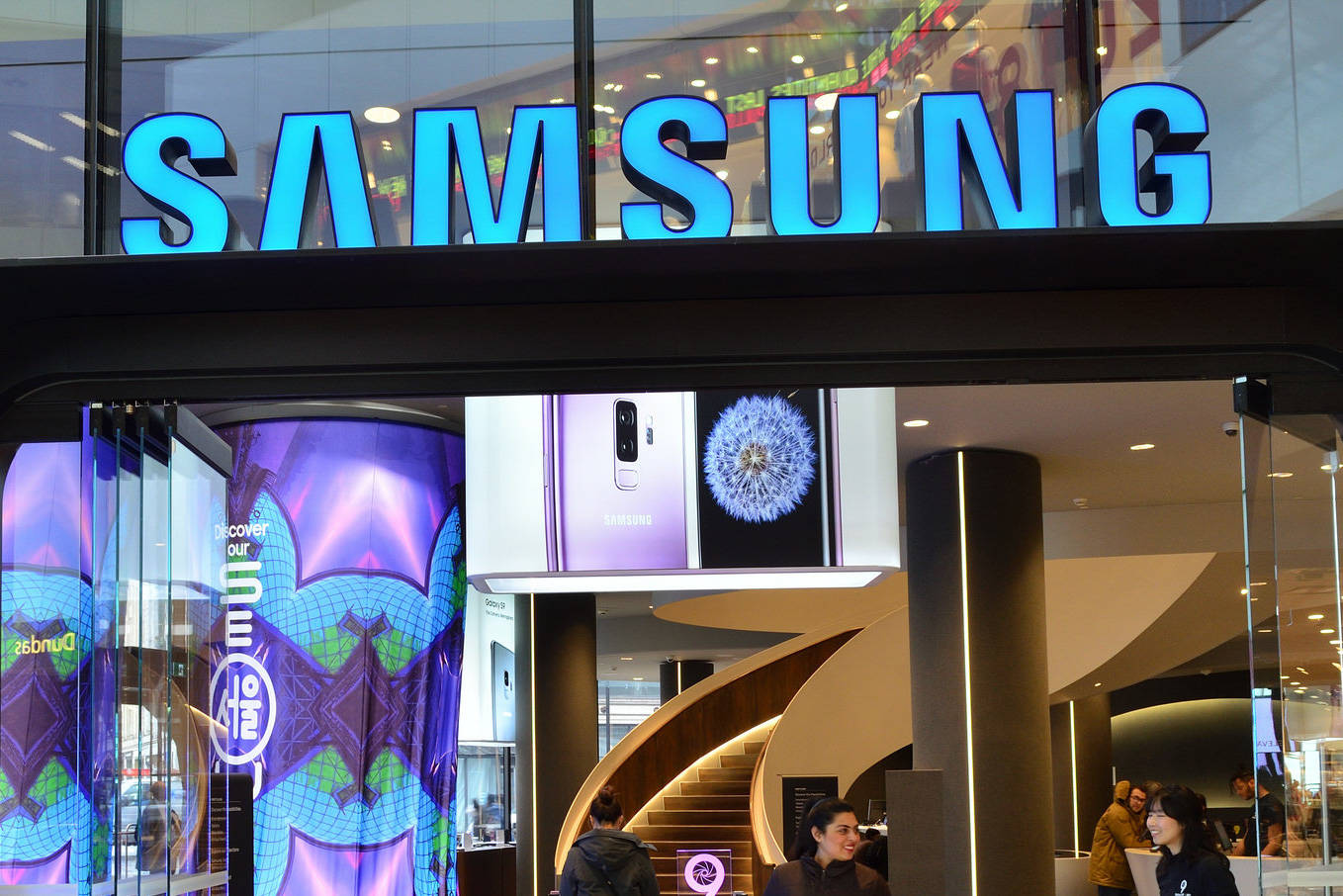 Samsungs Biggest Store Worldwide Opens In The Worlds Second Largest Smartphone Market 9823