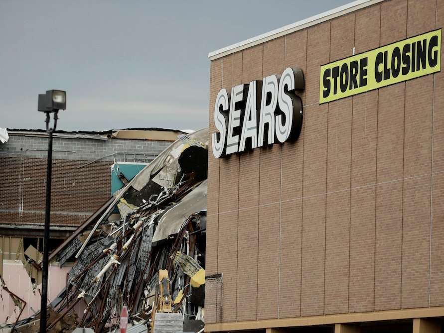 Mall owners want to bar Sears from hanging 'going out of business