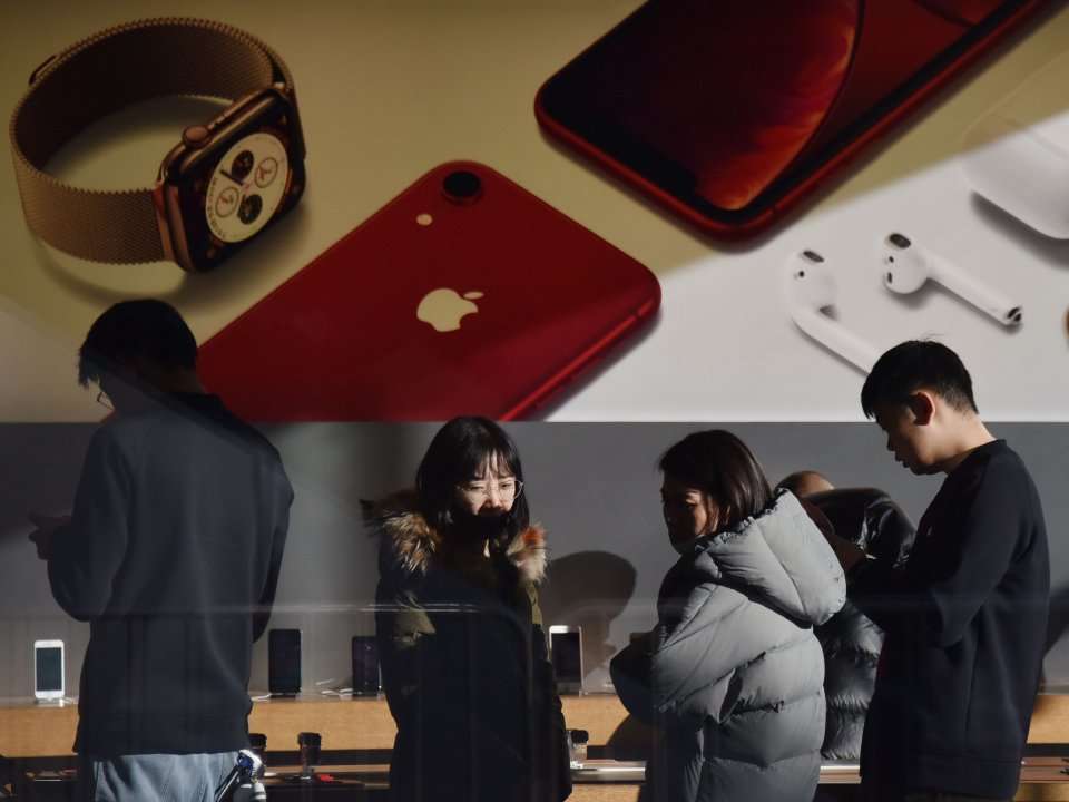 Apple Has Way Bigger Problems Than China Analysts Say Business Insider India 5803
