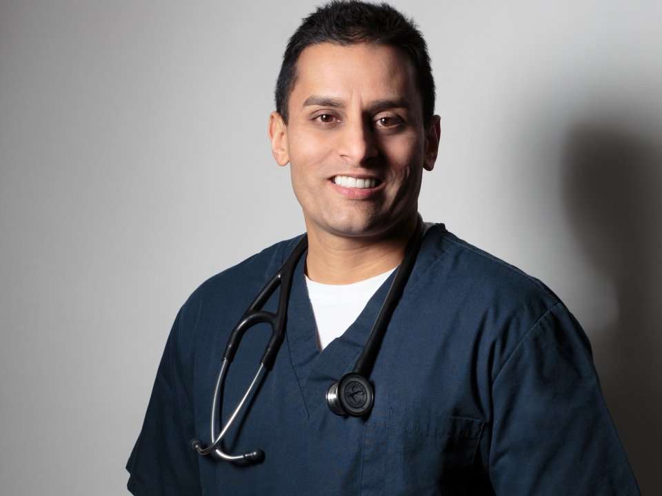 an-er-doctor-who-works-24-hour-shifts-shares-his-best-tips-to-keep-your