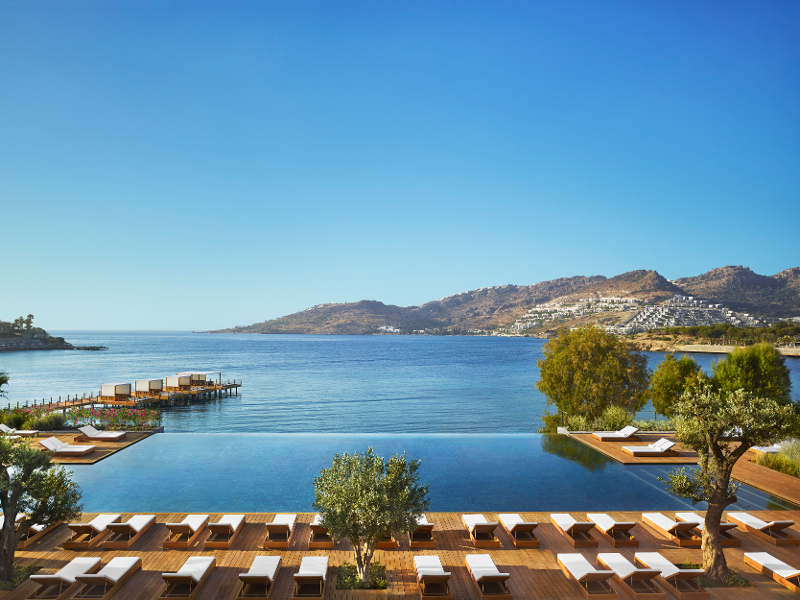 Louis Vuitton pool bar opens at Mandarin Oriental, Bodrum - Travel News 