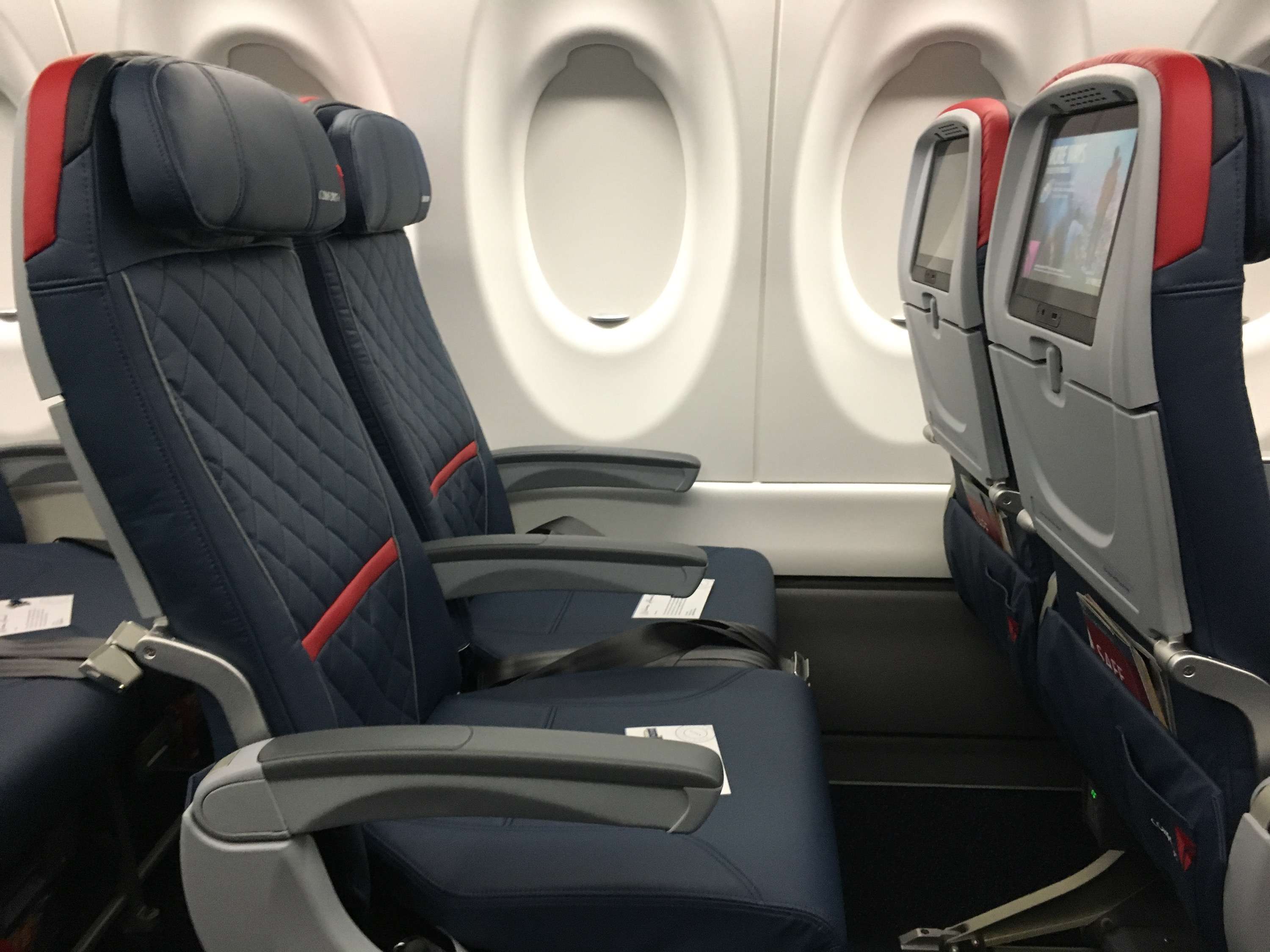 Comfort plus seats are 18.6 inches wide with 34 inches of pitch ...