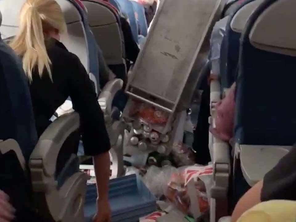 Video shows chaos on Delta flight after an emergency landing caused by ...