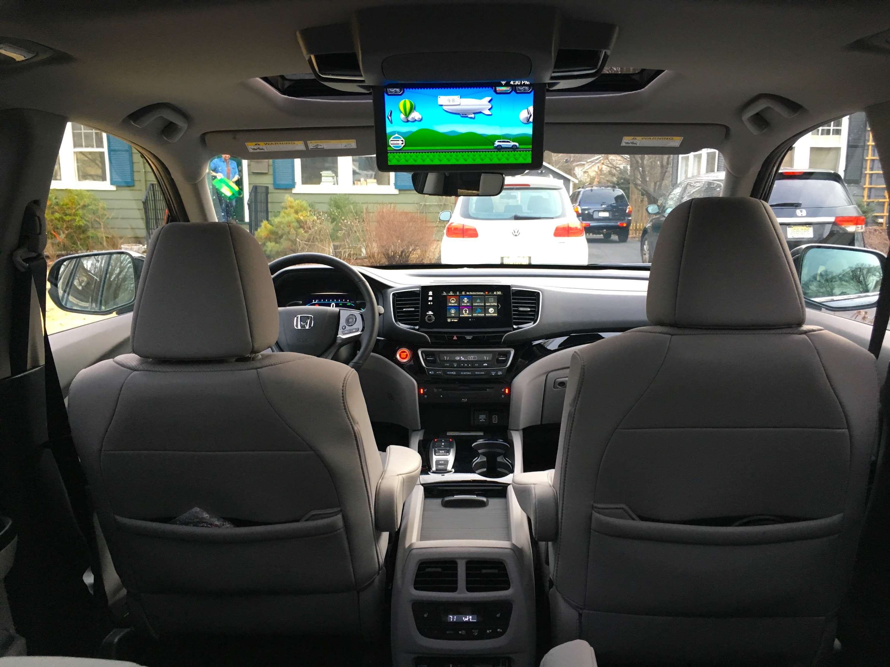 touring-and-elite-trim-pilots-come-with-a-10-2-inch-high-definition-rear-seat-entertainment