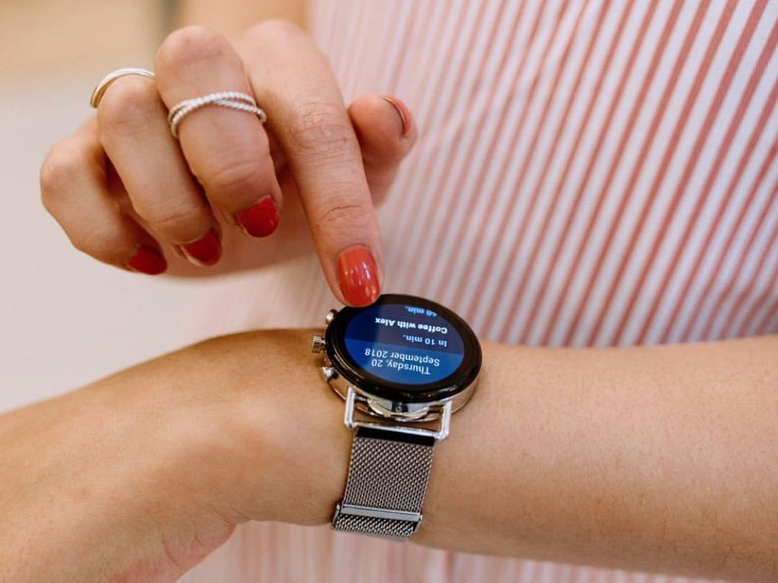 The Best Smartwatch For Women With A Minimalistic Design Business