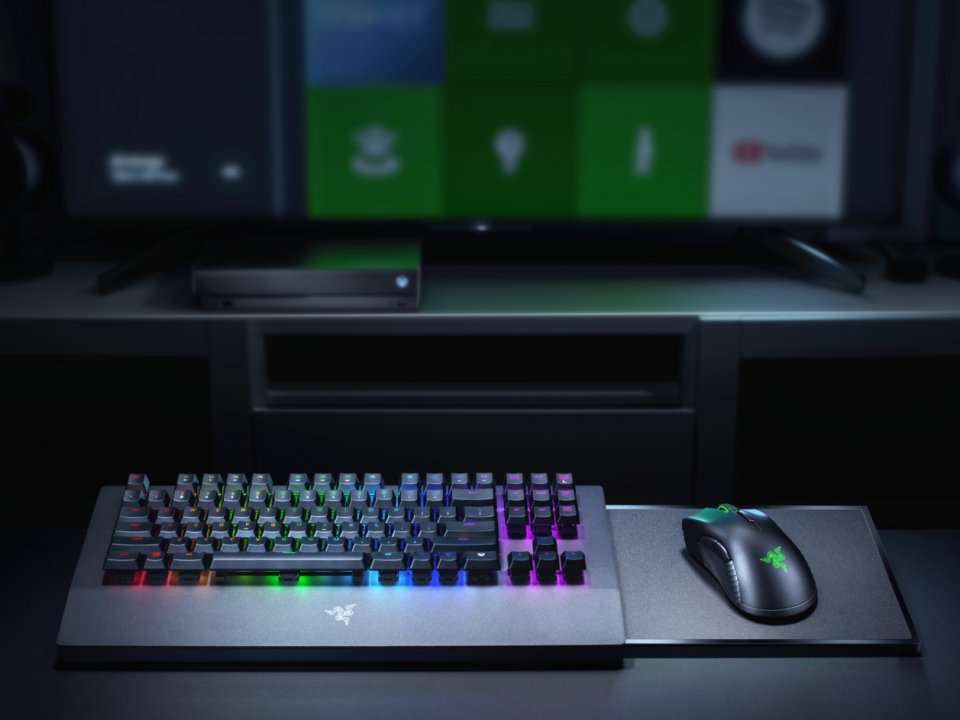 Razer Designed A 250 Wireless Keyboard And Mouse Combo For Xbox One And It S Perfect For Living Room Gaming Business Insider India - how to play roblox using the keyboard quora