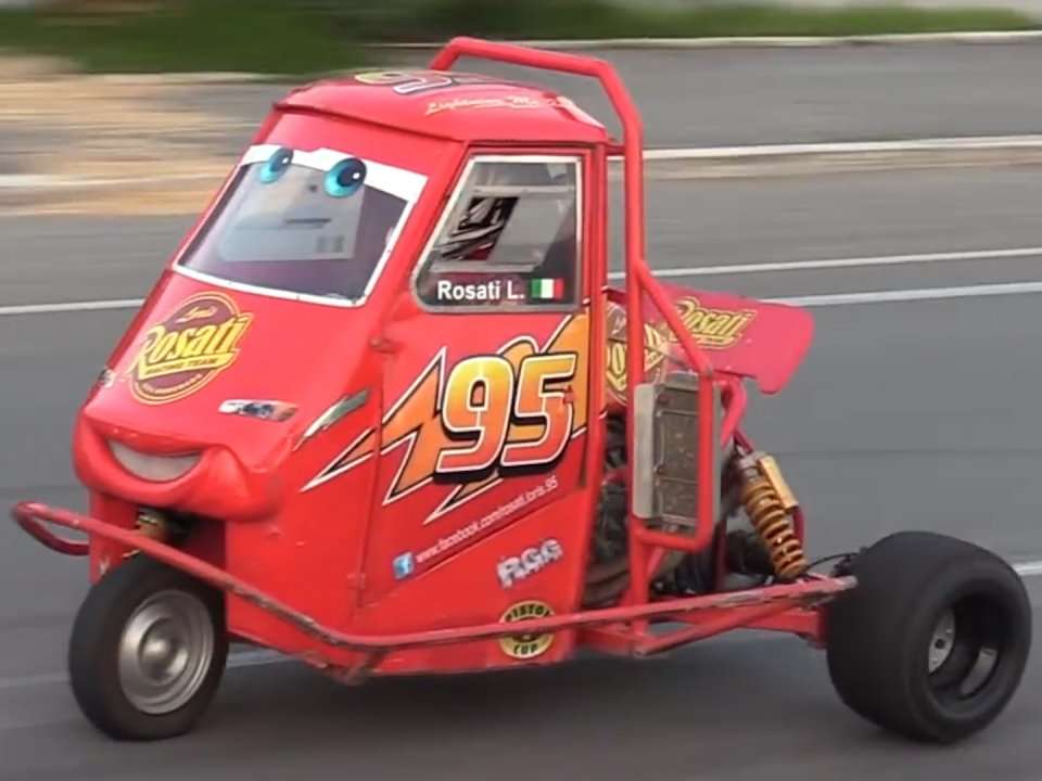 Ape racing turns tiny Vespa based three wheelers into race cars