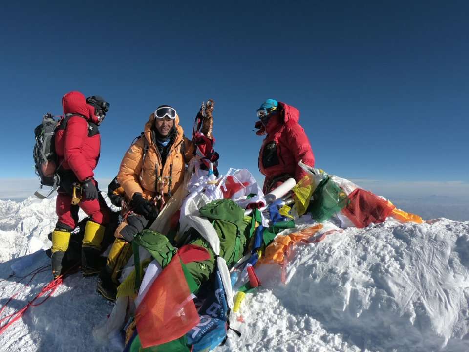 People are paying up to $130,000 to climb Mount Everest with personal ...