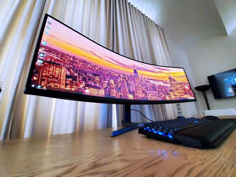 I tried Samsung's new outrageously wide $1,500 computer monitor - here ...