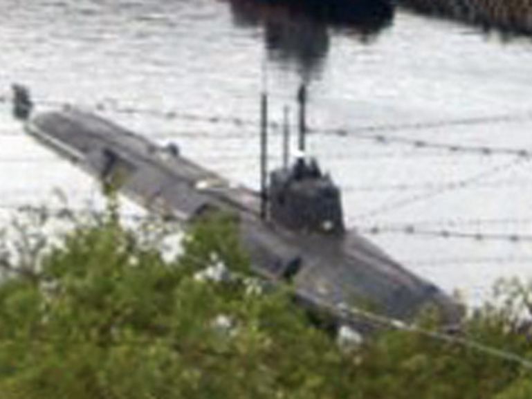 The Russian submarine that caught fire and killed 14 may have been ...